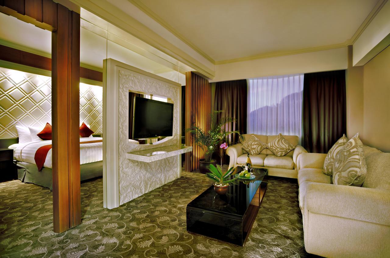 Atria Hotel Magelang Exterior foto